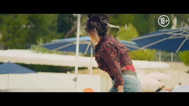 Фильм Телохранитель жены киллера Саундтрек Britney Spears  Baby One More Time