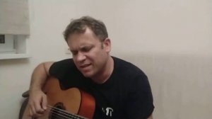 На темный ряд домов