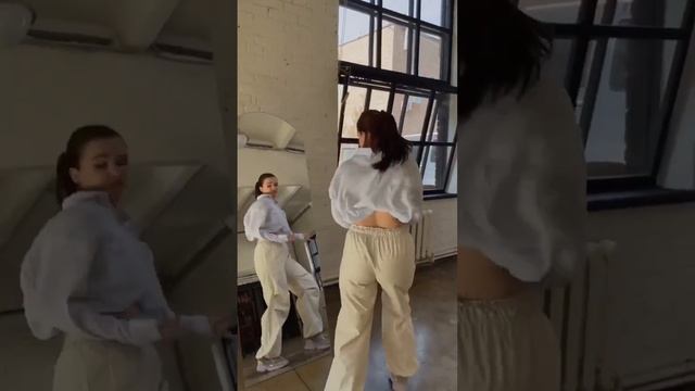 Наш педагог по hip-hop и high heels #школатанцевмосква #hiphop #highheels #хипхоп #танцымосква