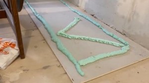 Тестируем клей пену для гипсокартона.