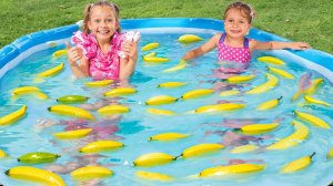Bananas in the pool! Inflatable Swimming Pool Toys for kids