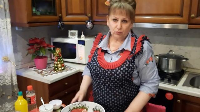 НИКТО НЕ ПОНЯЛ ИЗ ЧЕГО ЭТОТ САЛАТ, а когда догадались - НИЧЕГО НЕ ОСТАЛОСЬ! смотреть онлайн