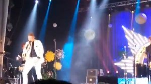 Митя Фомин поет в живую!!! Шок!!!