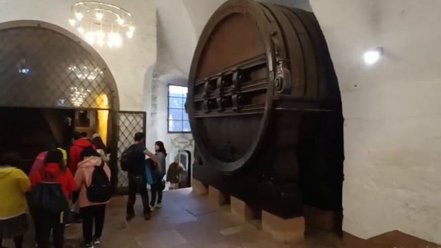 Винная бочка, которая является самой большой в мире, её объём аж 220000 литров ! смотреть онлайн