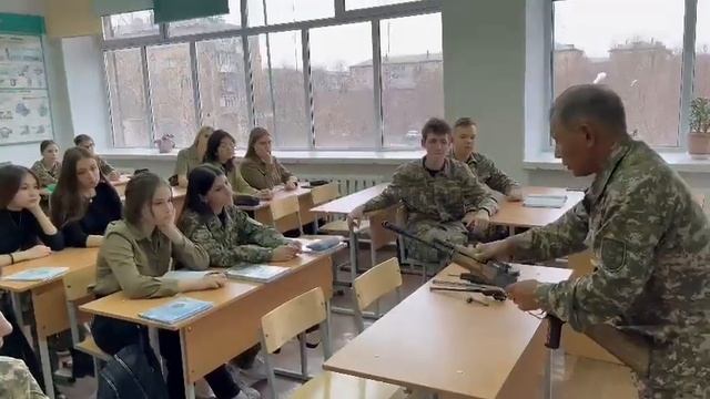 На уроках НВП в школе №85 г.Караганда смотреть онлайн