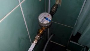 Установка счетчика воды с подмоткой для труб Рекорд