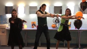 Танец от менеджеров на Halloween