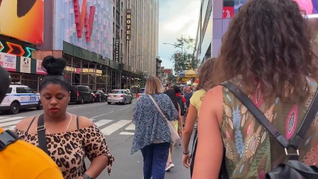 NEW YORK CITY Walking Tour [4K] TIMES SQUARE ... CROWDED !!! смотреть онлайн