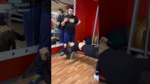 Разводка лежа через нижний блок