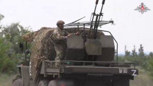 Кадры боевой работы расчета зенитной установки ЗУ-23-2