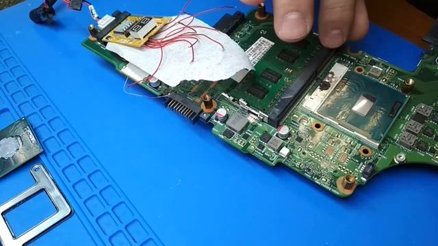 Toshiba L855. Ремонт после падения смотреть онлайн