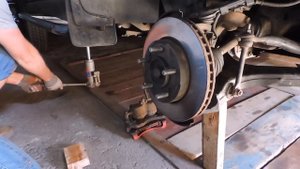Как снять муфту подключения переднего моста. The coupling of the front axle SsangYong Kyron. Hubs.
