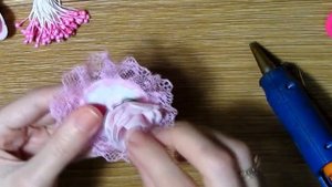 Нежные резиночки для волос из готовых цветов и кружева МК