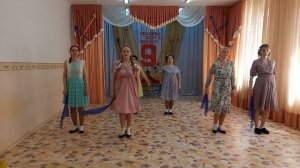 Театрализованная постановка танца "Синий платочек"