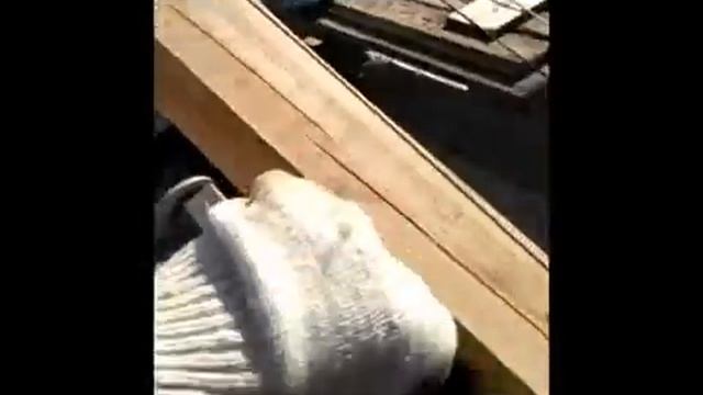 Подъем балки из клееного бруса лебедкой на мансардный этаж. смотреть онлайн