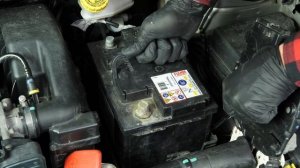How to replace the car battery Peugeot 208 mk1 1.2 PURETECH ?