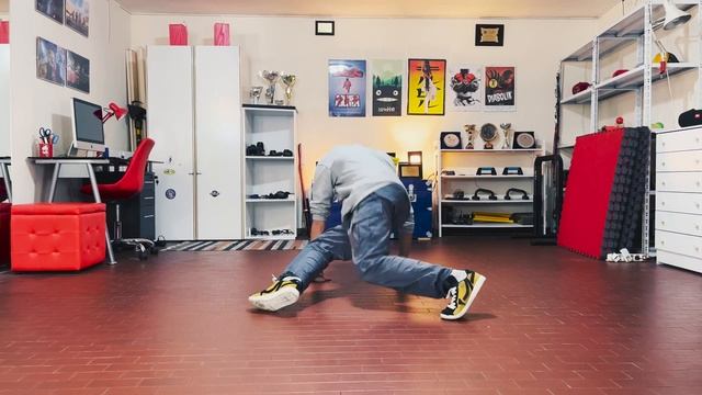 10 Easy BREAK DANCE FOOTWORKS for Beginners смотреть онлайн