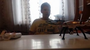 Обзор квадрокоптера syma x8hw (первое видео)