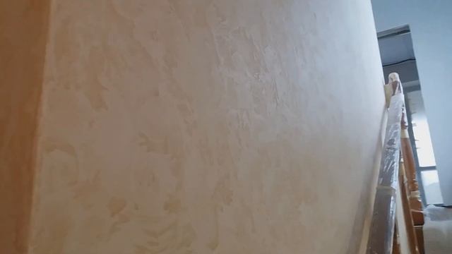 Отделка лестничного пролета, материалом с повышенной устойчивостью. смотреть онлайн