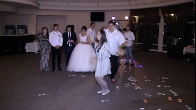 Ведущая Алина Милославская.