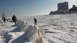 Чёрное море замёрзло.
