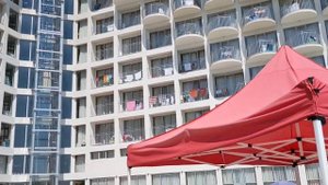 ДНЕВНОЙ БАССЕЙН ОТЕЛЯ ЕВРОПА В ГАГРЕ.