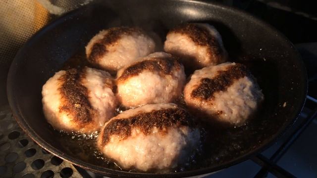 Котлеты полуфабрикаты на сковороде #shorts смотреть онлайн