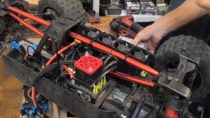 Arrma Kraton 8s 2028 castle MMX8S keeping it cool with a quad pack fan kit installation