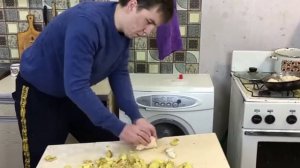 КАК ГОТОВЯТ В ШКОЛЬНОЙ СТОЛОВКЕ