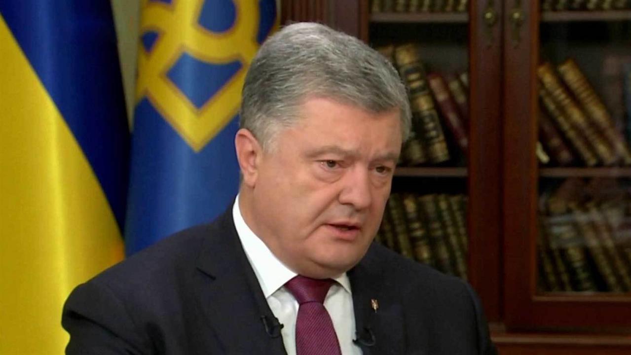 Петр Порошенко подписал закон о введении на Украине военного положения