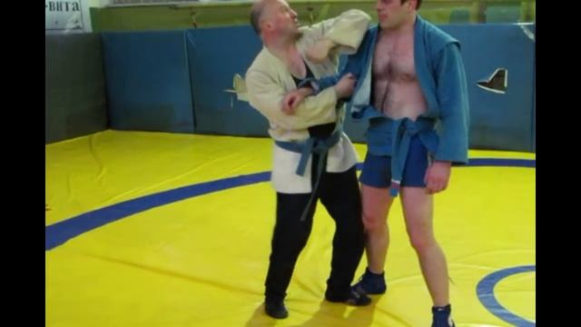 Бросок через голову с подсадом голенью смотреть онлайн