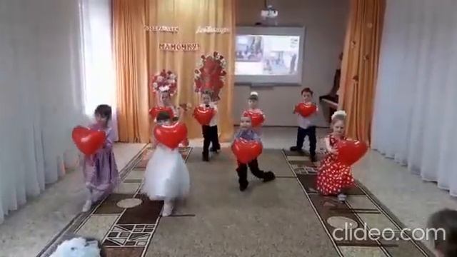 Танец ко Дню Матери в детском саду "Мамино сердце"