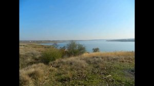 Мне с вами жить, мне с вами пить, Мне с вами радости делить, Мне с вами горести делить, мои друзья