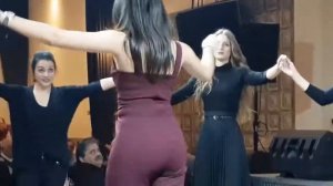 Греческая свадьба,танец красивых девушек