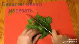 Куриное филе в сырной корочке с томатным соусом