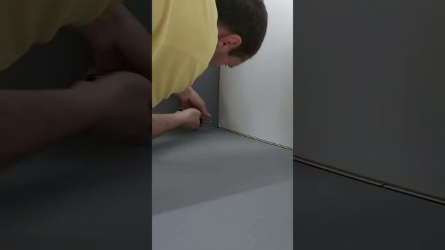 Демонтаж поврежденного потолка смотреть онлайн