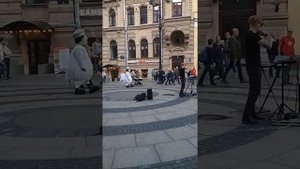Уличные музыканты скрипка Питер Невский