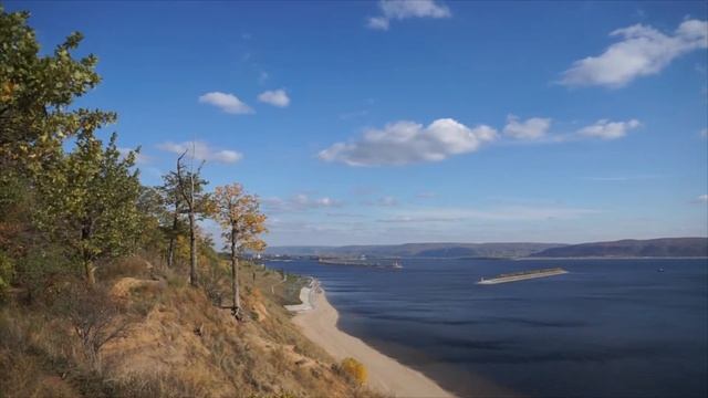 Волга и Жигулевские горы в лучах осеннего солнца, 28 09 21 Тольятти Автор ролика Меркулова Наталья смотреть онлайн