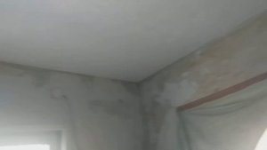 На что лучше клеить потолочную плитку