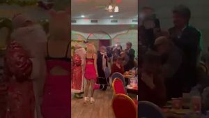 Дед мороз зажигает с  песней -  Фантазёр...