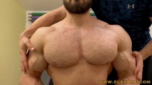 IRON MUSCLES : Pecs n Biceps Worship