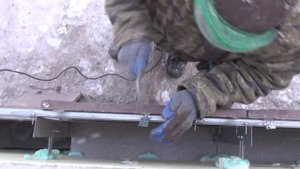 Как и чем отделать фасад, цоколь и фундамент дома зимой
