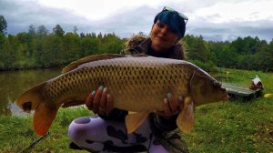 ПЕРВЫЙ ТРОФЕЙ! Ловля КАРПА на ПЛАТНОМ лесном пруду. #22