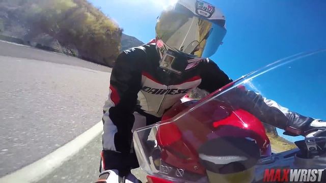 Honda NSX (Acura NSX) vs MaxWrist BMW S1000RR смотреть онлайн