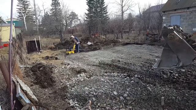 Выпуск №24 Выравнивание горизонта, заливка фундамента. смотреть онлайн