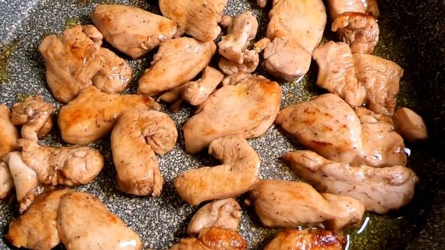 ТЕПЛЫЙ САЛАТ С КУРИЦЕЙ И СЛАДКИМ ПЕРЦЕМ/ ИЗУМИТЕЛЬНЫЙ РЕЦЕПТ#салаттеплый #салатвкусный