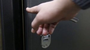 Как должна закрываться качественная входная дверь?!