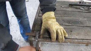 КАК САМОМУ УСТАНОВИТЬ ЗАБОР Приспособление для установки профиля на забор #лайфхак #самоделка