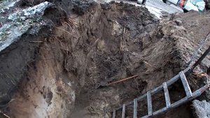 Ремонт прорыва на водопроводе Саратов. Стальные трубы своё отжили!