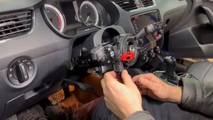 Замена подрулевого переключателя Octavia A7 на СТО «ОнлиШкода» Парнас?